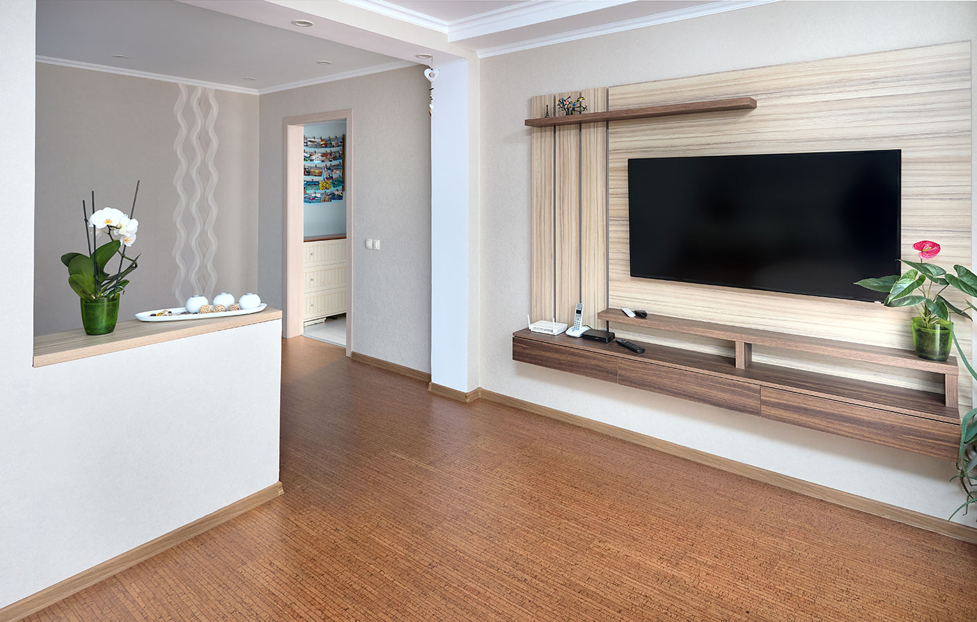 Wohnzimmer mit klassischen Korkboden strahlen Natürlichkeit aus Wohnzimmer mit klassichem Korkboden